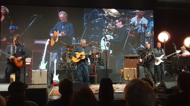 Eric Clapton honored the thousands of victims in Gaza with the "Palestinian Guitar"