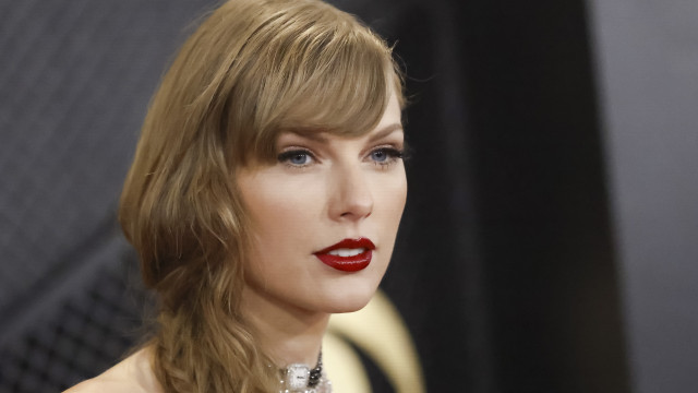 Taylor Swift landed in Los Angeles and headed to Vegas for the Super Bowl