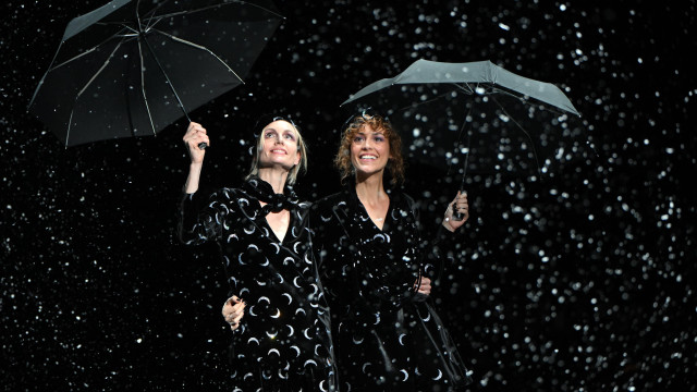 Prada bows to the past and Emporio Armani "snows" Milan Fashion Week
