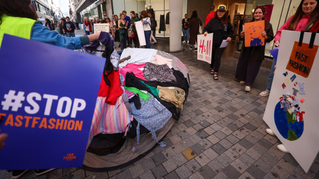 EU clamps down on "fast fashion" and food waste