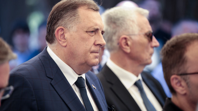 Milorad Dodik threatened Bosnian Muslims and called for "peaceful disintegration" of Bosnia and Herzegovina