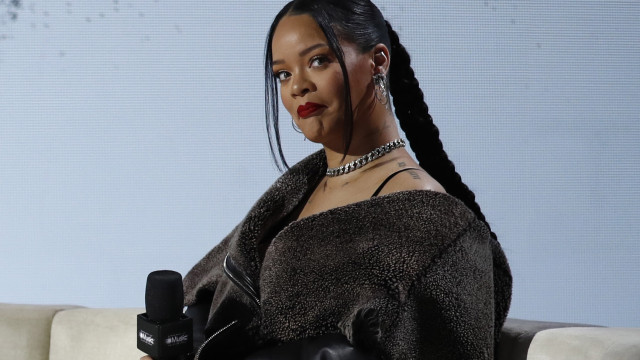 Rihanna hints at a new album