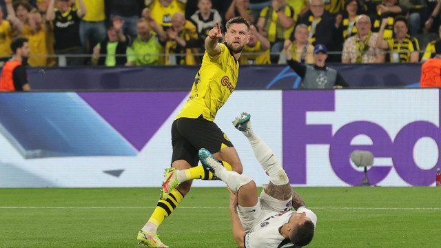 Dortmund take lead ahead of second leg in Paris