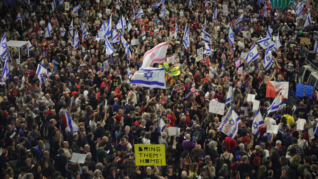 Thousands of protesters in Tel Aviv demanded a ceasefire and freedom for the hostages