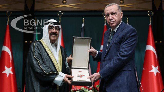 Turkish President Recep Tayyip Erdogan and Kuwaiti Emir Sheikh Meshal al-Ahmad al-Jaber al-Sabah discussed Turkey-Kuwait relations