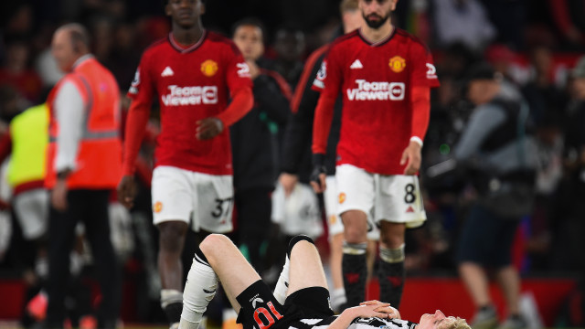 Manchester United overcome Newcastle to keep alive their chances of seventh place