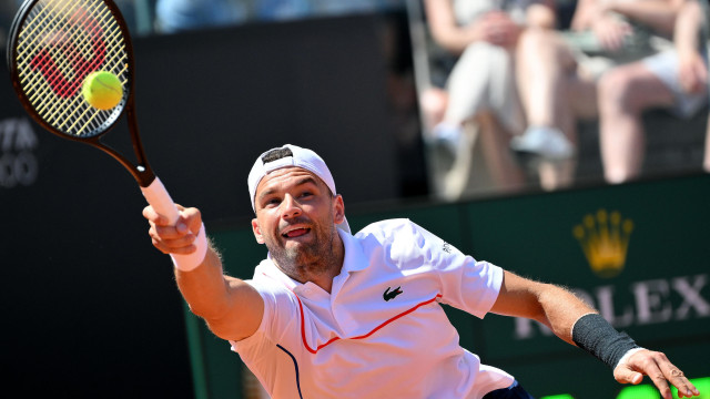 Dimitrov started with a clear victory at Roland Garros
